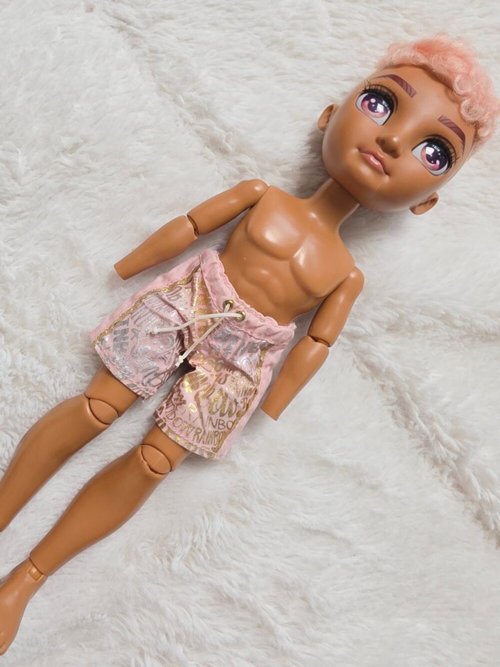 Rainbow High Pacific Coast Finn Rosado Boy Doll Rose Gold Pink Hair Swim Trunks